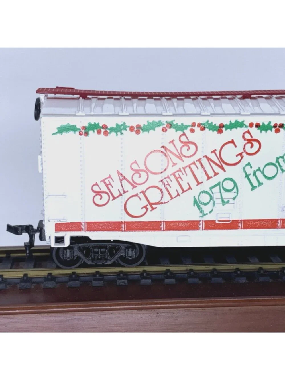 AHM 5582-10 HO Scale Christmas 1979 Seasons Greetings 50' Plug Door Boxcar Vtg